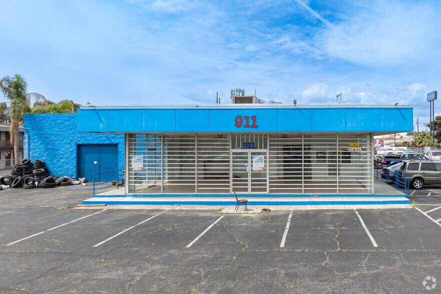 More Photos Of 911 Oak St, Bakersfield Auto Dealership For Lease