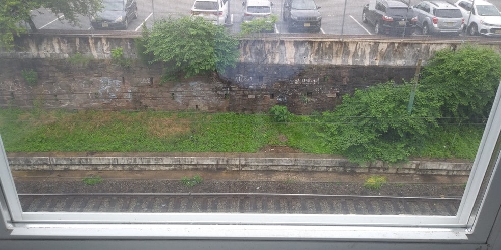 More Photos Of 60 Dickerson St, Newark Light Manufacturing For Lease