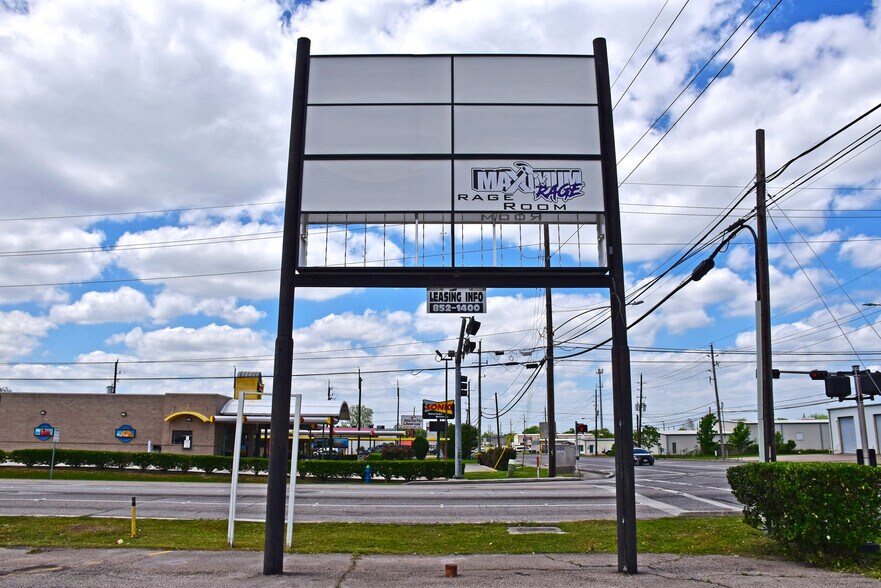 More Photos Of 1702 1st St E, Humble Storefront For Sale