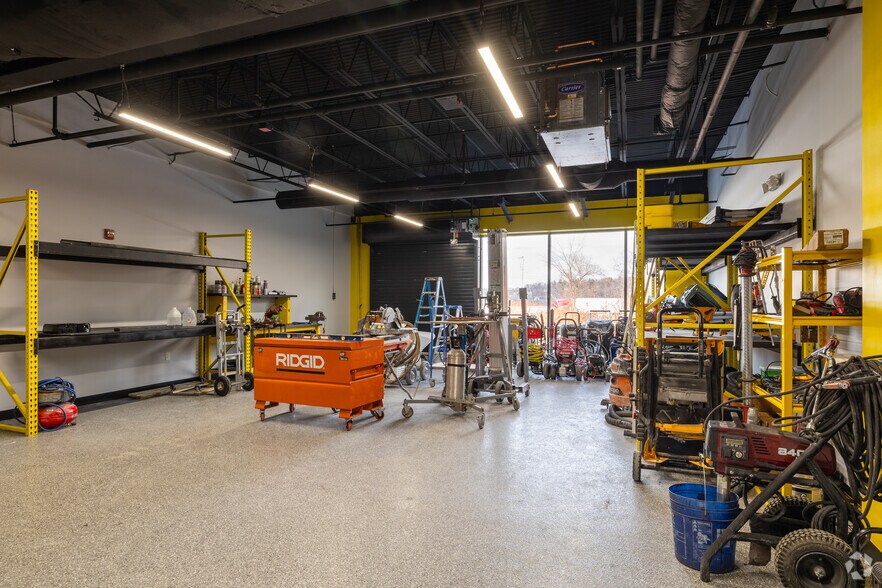 More Photos Of 118 Turnpike Rd, Southborough Office For Lease