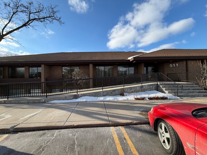 More Photos Of 511-515 Thornhill Dr, Carol Stream Unknown For Lease