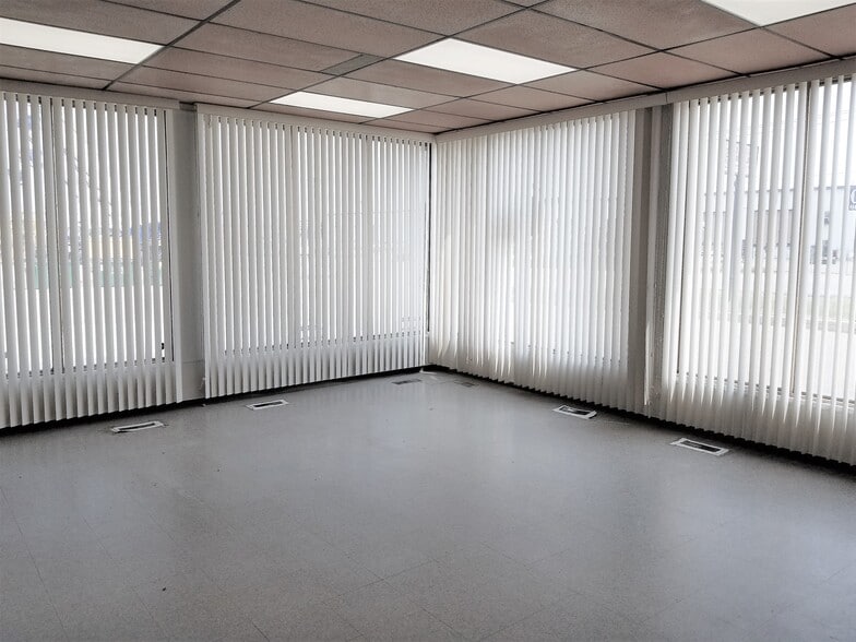 More Photos Of 2104 8th St, Nisku Flex For Sale