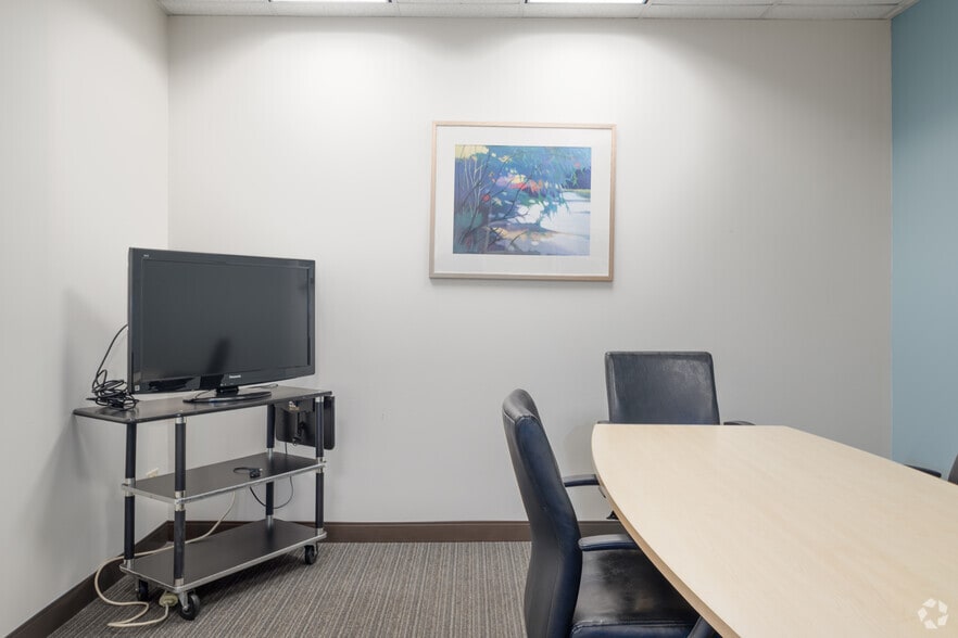 More Photos Of 200 S Wacker Dr, Chicago Coworking Space