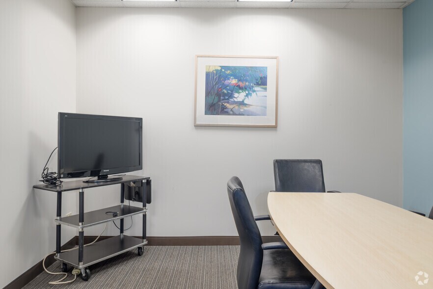 More Photos Of 200 S Wacker Dr, Chicago Coworking Space