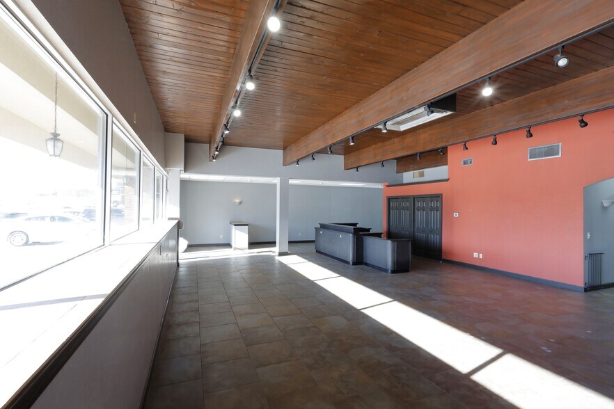 More Photos Of 2110 W Cameron St, Eau Claire Storefront For Sale