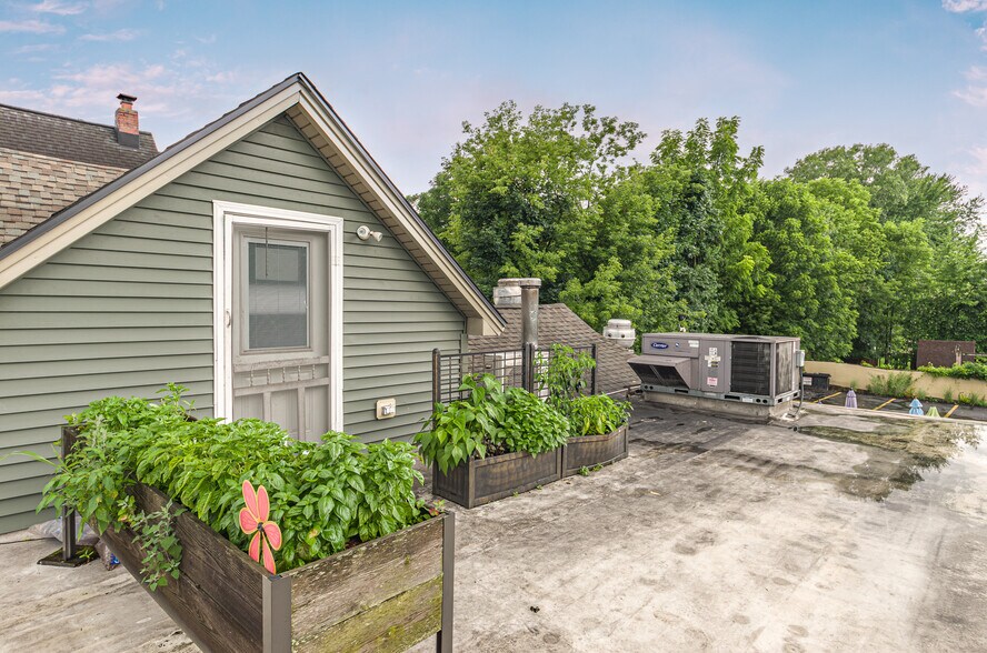 More Photos Of 99 Aurora St, Lancaster General Retail For Sale