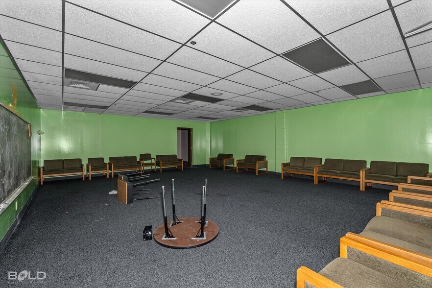 More Photos Of 200 All Saints Rd, Pelican Schools For Sale