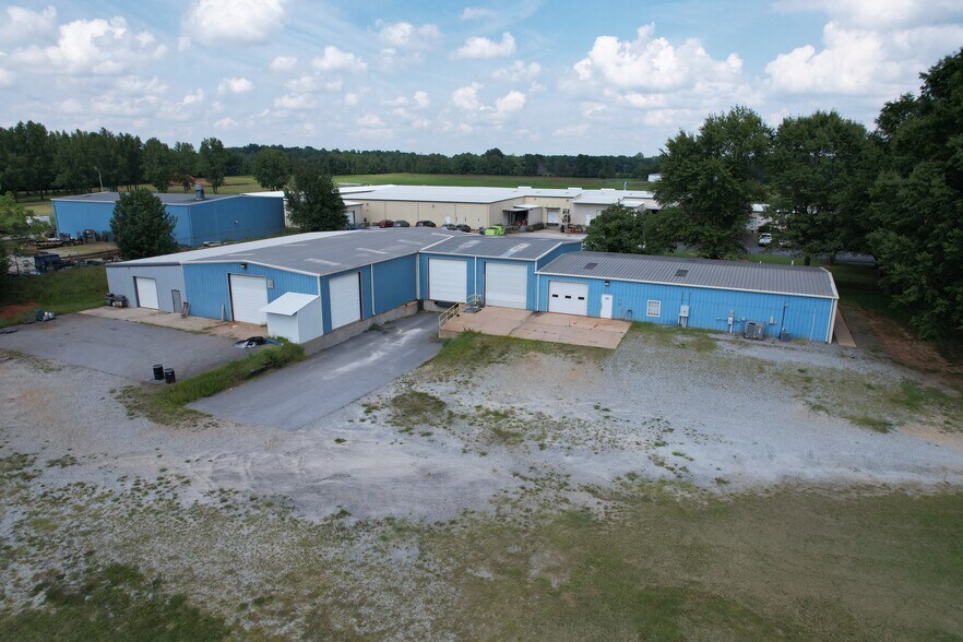 Primary Photo Of 435 Senn Rd, Inman Manufacturing For Sale