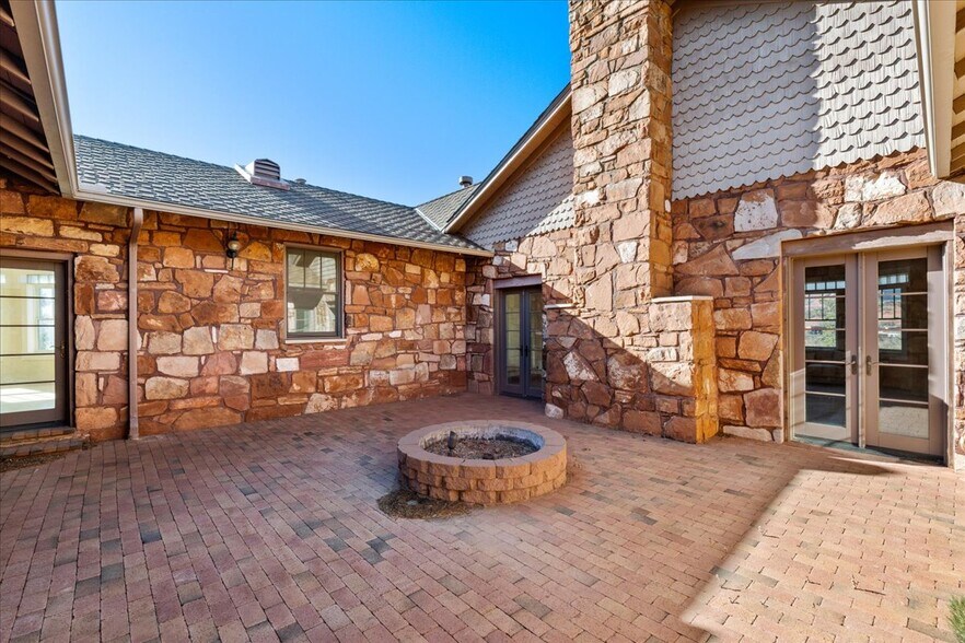More Photos Of 35 Gassaway Place Pl, Sedona Specialty For Sale