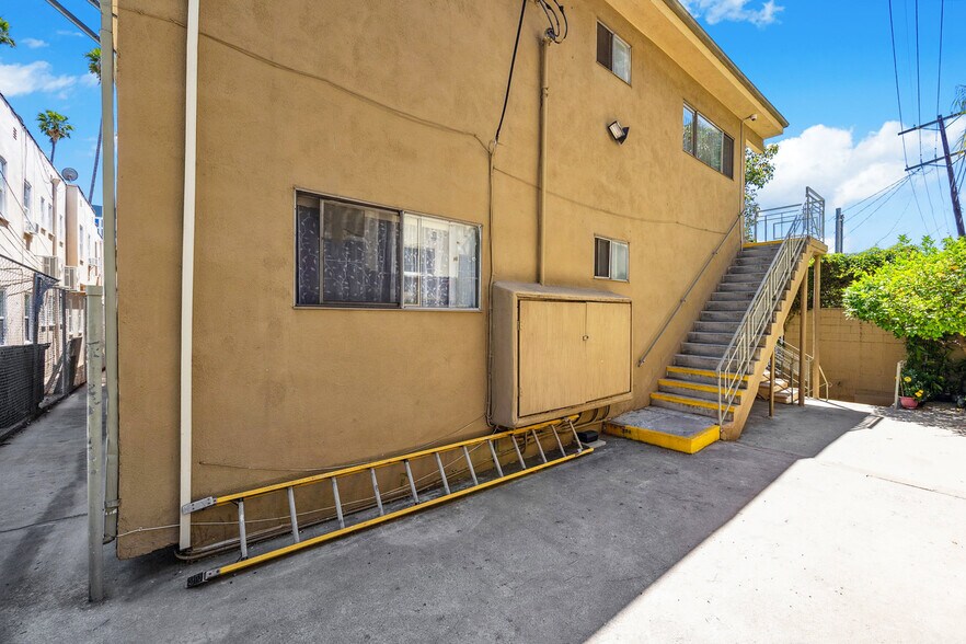 More Photos Of 5923 Carlton Way, Los Angeles Apartments For Sale