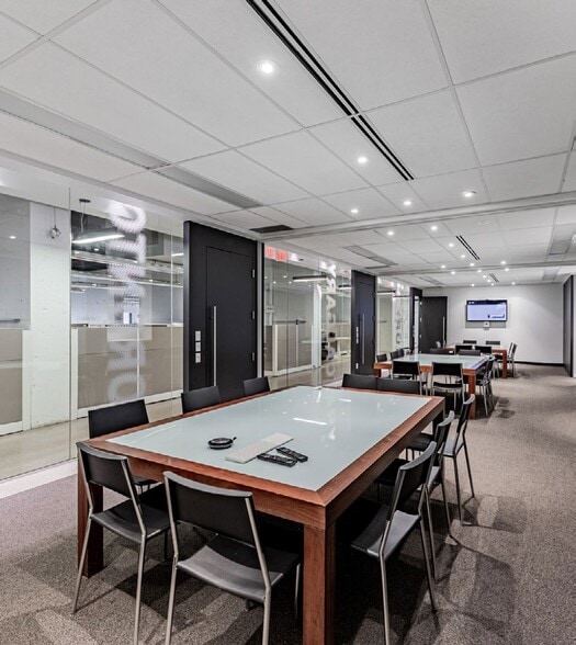 More Photos Of 33 Harbour Sq, Toronto Apartments For Sale