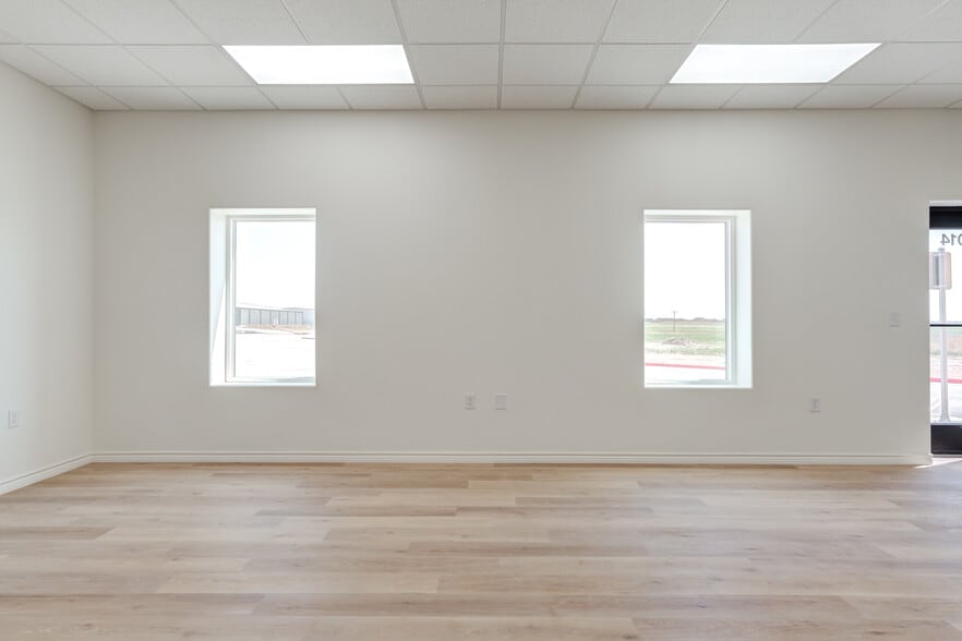 More Photos Of 9014 County Road 6820, Lubbock Distribution For Lease
