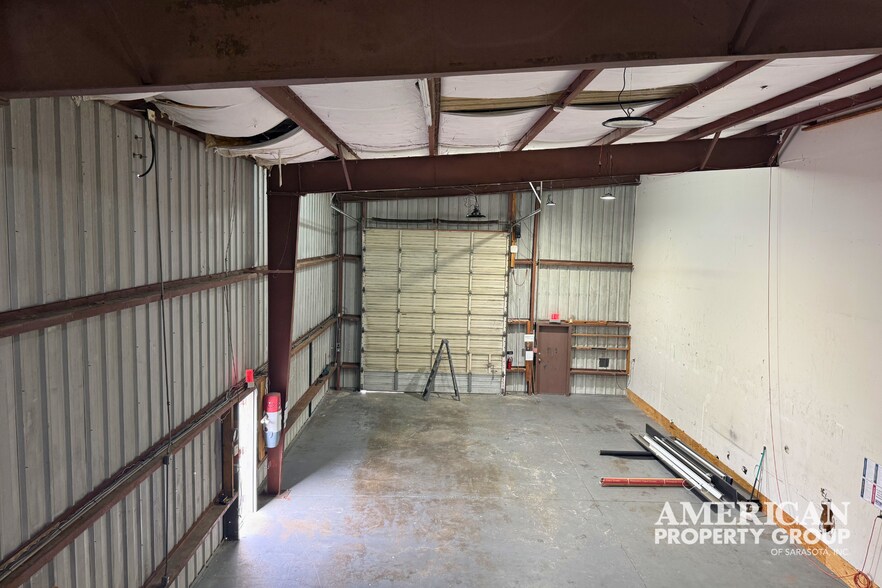 More Photos Of 5946 Clark Center Ave, Sarasota Warehouse For Lease