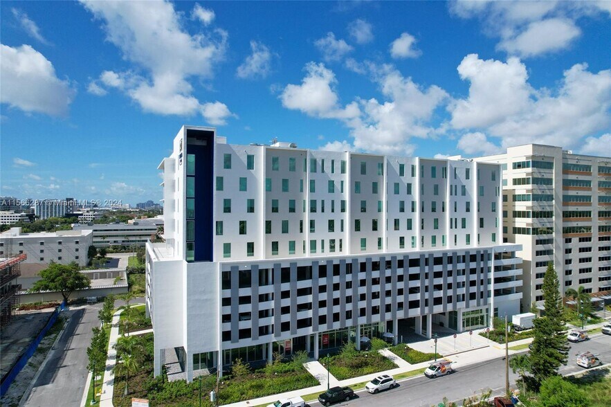 More Photos Of 2820 NE 214th St, Aventura Office Residential For Sale