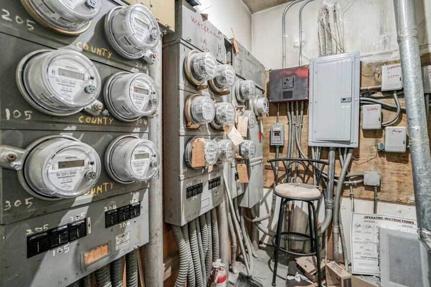 More Photos Of 8011 Romaine St, Los Angeles Apartments For Sale