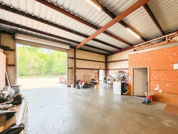 More Photos Of 11950 Richcroft Ave, Baton Rouge Warehouse For Sale