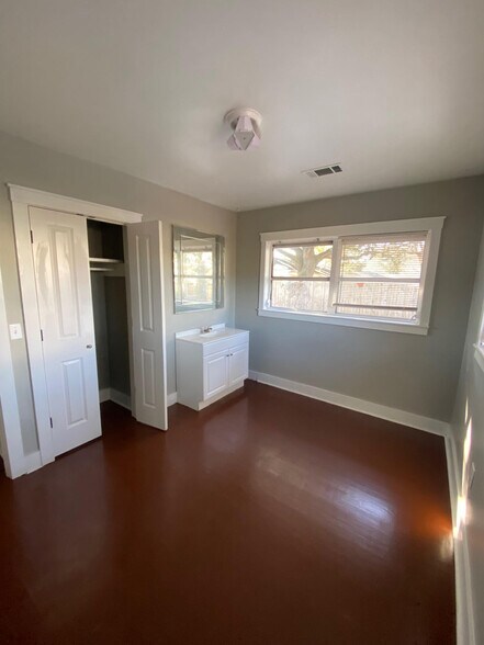 More Photos Of 1617 Ashley River Rd, Charleston Freestanding For Lease