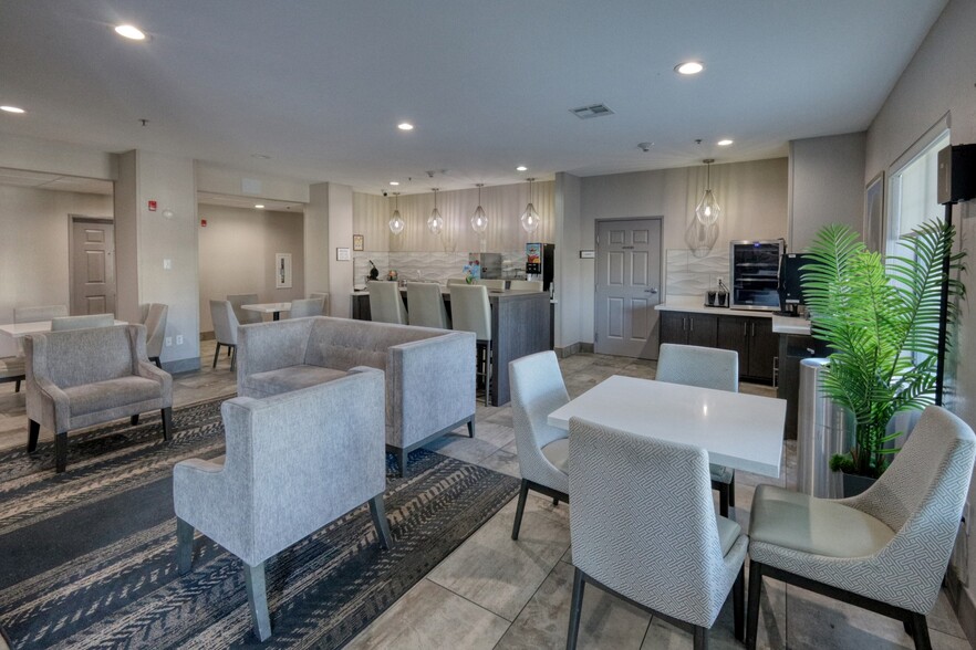 More Photos Of 18032 McKay Dr, Humble Hotel For Sale