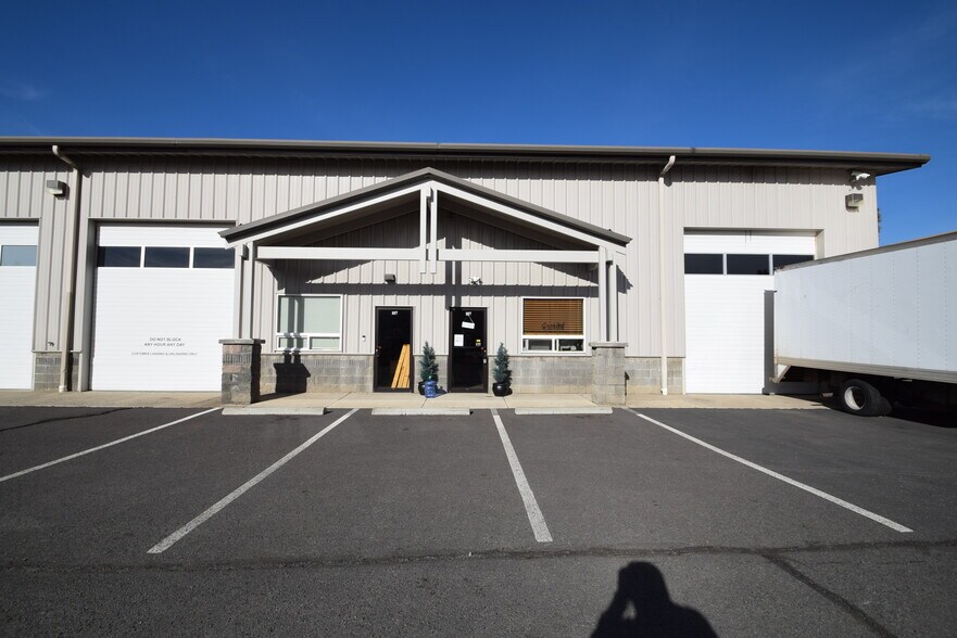 Primary Photo Of 615 SE Glenwood Dr, Bend Unknown For Lease