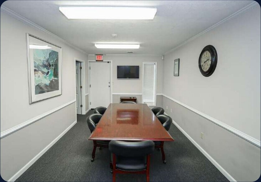 More Photos Of 505 Industrial Dr, Woodstock Mixed Retail For Sale