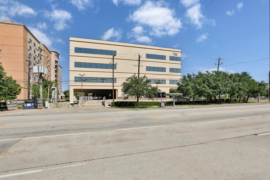 More Photos Of 7700 Main St, Houston Medical For Lease