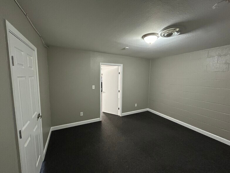 More Photos Of 3120-3122 E Lancaster Ave, Fort Worth Storefront Retail Office For Lease