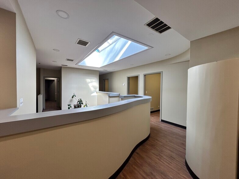 More Photos Of 4956 W Irving Park Rd, Chicago Office For Lease