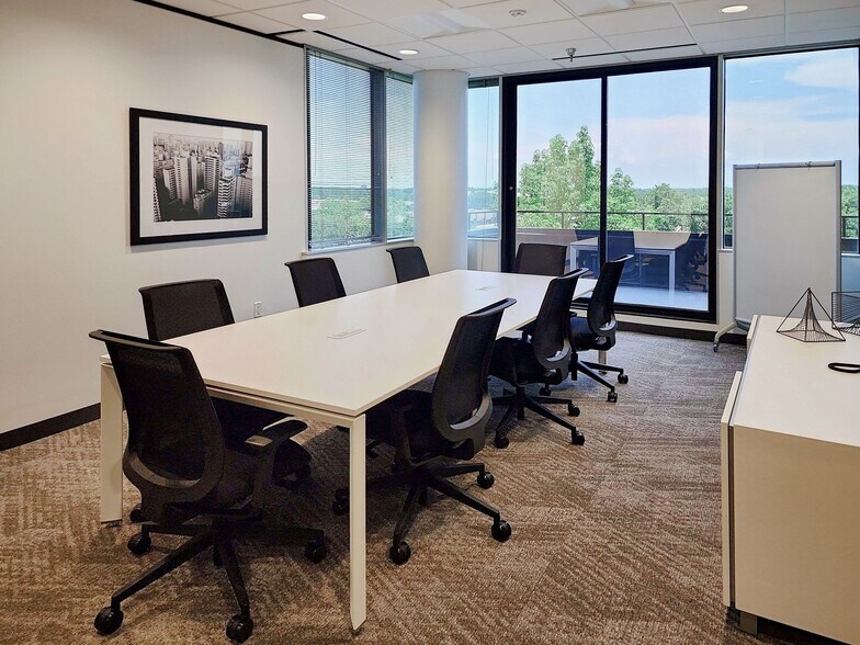 More Photos Of 16225 Park Ten Pl, Houston Coworking Space
