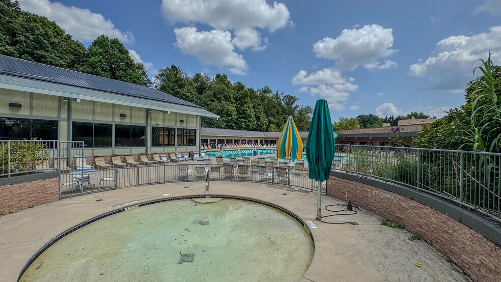 More Photos Of 5133 Darrow Rd, Hudson Health Club For Sale