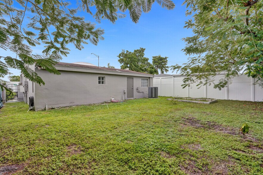 More Photos Of 51 E Commercial Blvd, Fort Lauderdale Medical For Sale