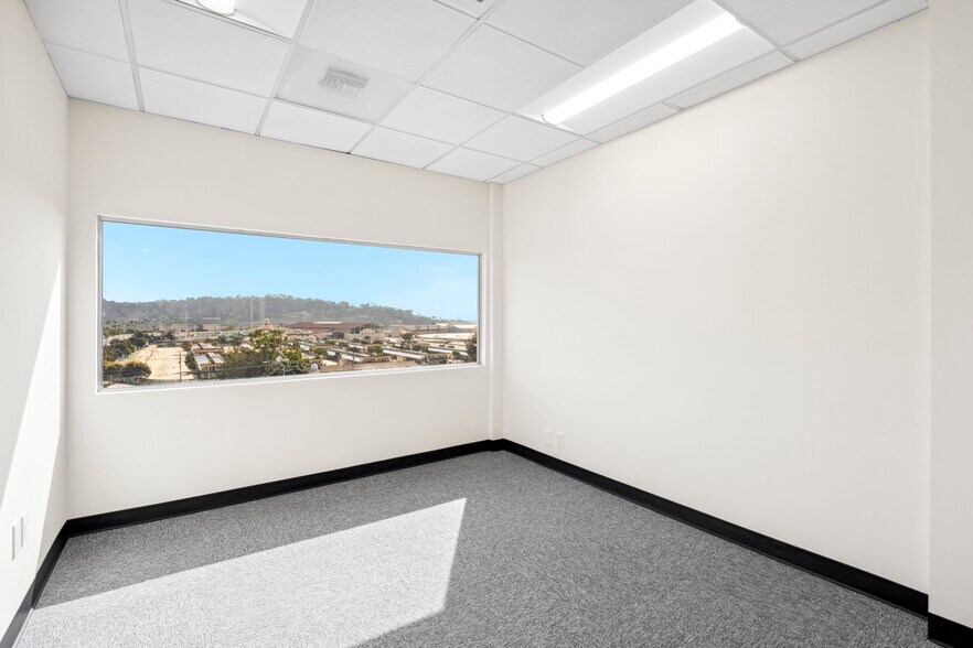 More Photos Of 990 Highland Dr, Solana Beach Coworking Space