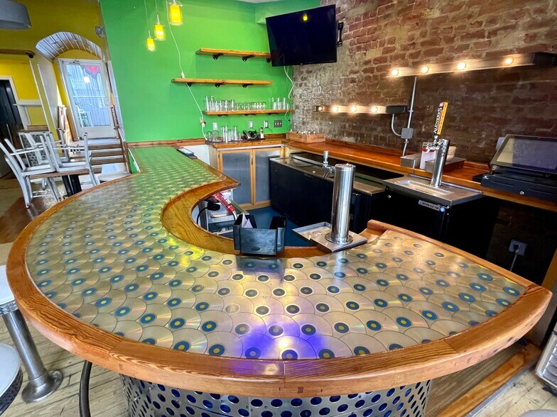 More Photos Of 314 William St, Fredericksburg Storefront For Lease