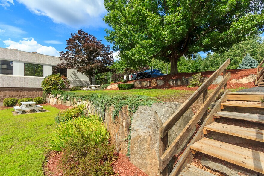 More Photos Of 136 Harvey Rd, Londonderry Unknown For Lease