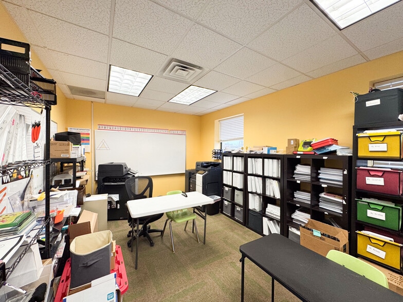 More Photos Of 860-862 Silas Deane Hwy, Wethersfield Freestanding For Lease