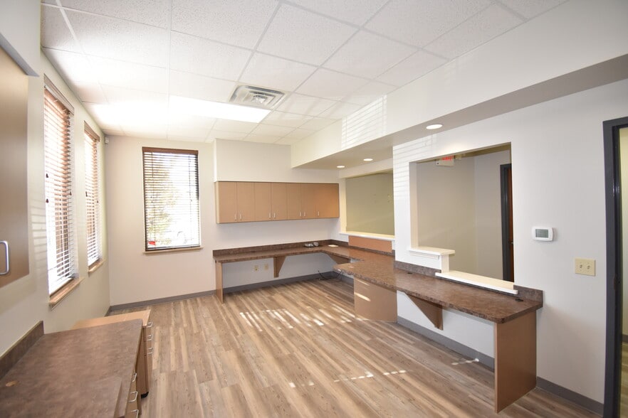 More Photos Of 2401 W Oak St, Denton Medical For Lease
