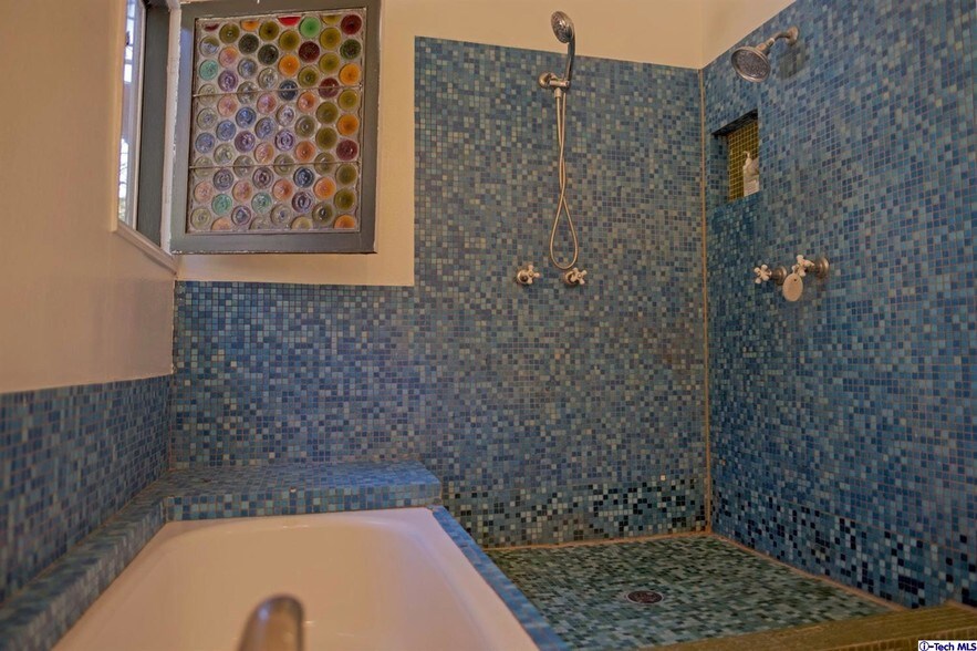 More Photos Of 3201 Hamilton Way, Los Angeles Apartments For Sale