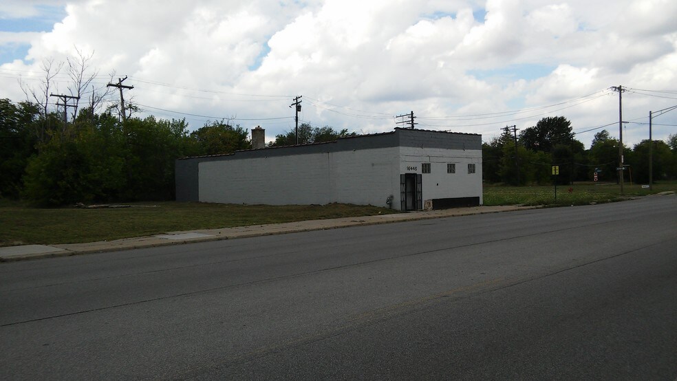 More Photos Of 16445 Hamilton Ave, Highland Park Freestanding For Sale