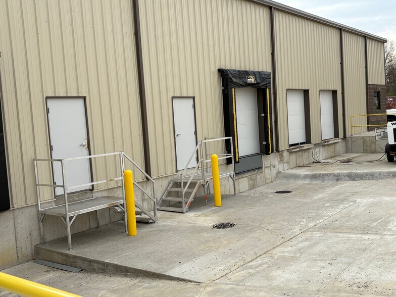More Photos Of 3317 Granite ct, Fort Wayne Warehouse For Lease