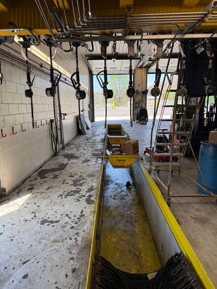 More Photos Of 4881 Pittsburgh Rd, Harrisville Light Distribution For Sale