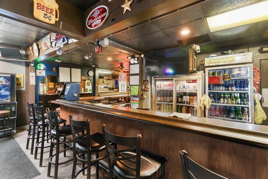 More Photos Of 610 Evans Ave, Mckeesport Bar For Sale