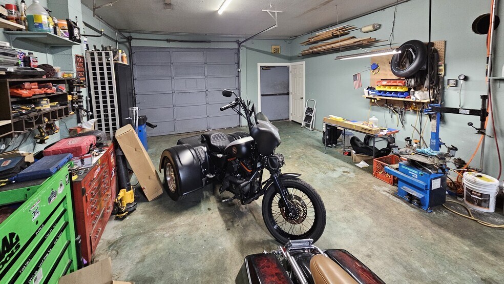 More Photos Of 537 14th St, Longview Storefront For Sale