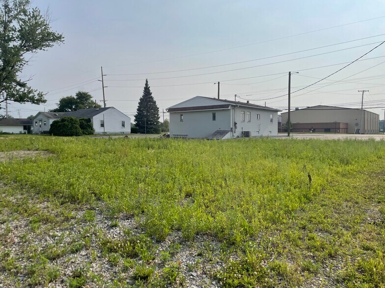More Photos Of 3005 S County Road 25A, Troy Freestanding For Lease
