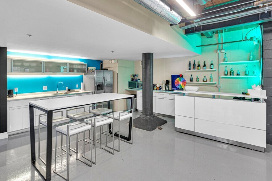 More Photos Of 136 Main St, Kansas City Medical For Sale