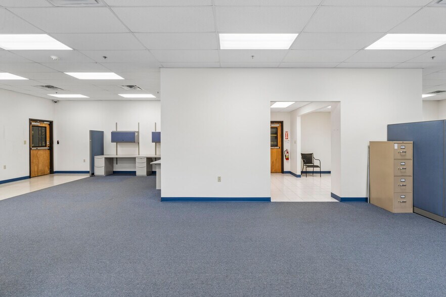 More Photos Of 2200 E Fairview Ave, Johnson City Warehouse For Sale