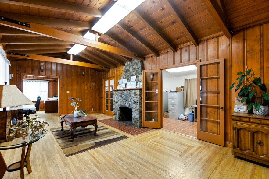 More Photos Of 635 Veile Ave, Beaumont Office For Sale