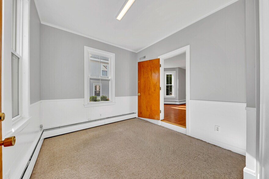 More Photos Of 68 Park St, Andover Office For Sale