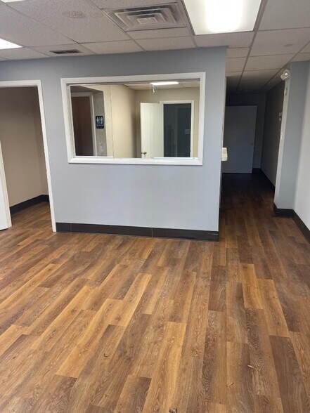 More Photos Of 1616 Forest Dr, Annapolis Medical For Lease