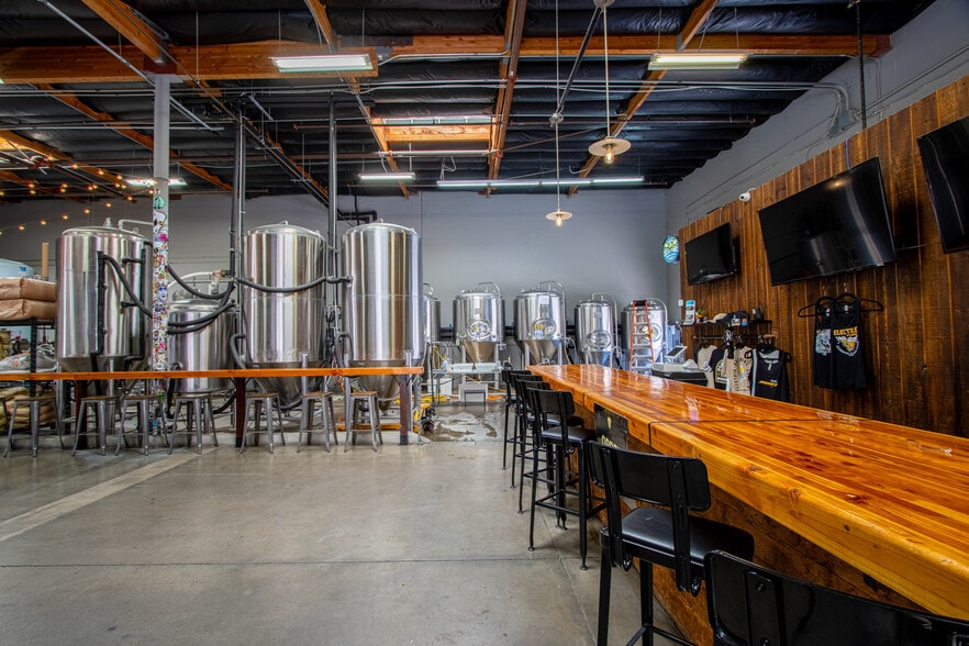 More Photos Of 41537 Cherry St, Murrieta Warehouse For Lease