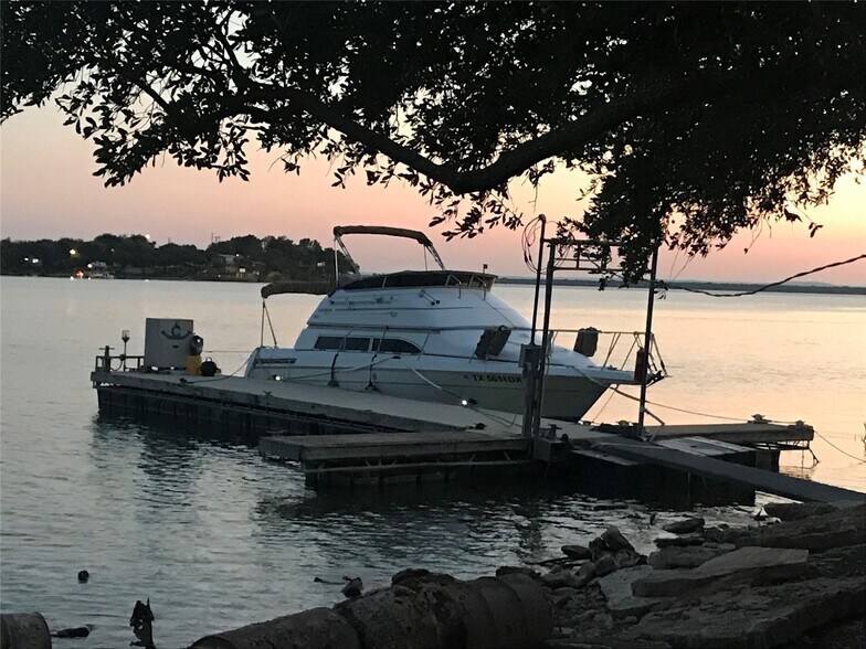 More Photos Of 325 Eagle Rest Ln, Burnet Marina For Sale
