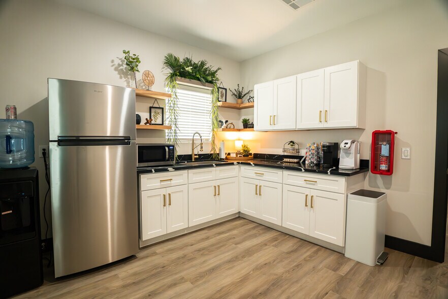 More Photos Of 26715B Decker Prairie Rosehl Rd, Magnolia Office For Sale